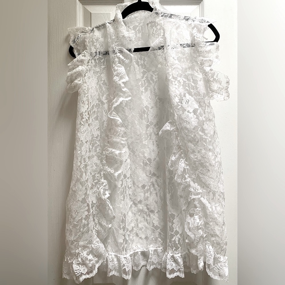 Vintage White Lace Floral robe/shrug